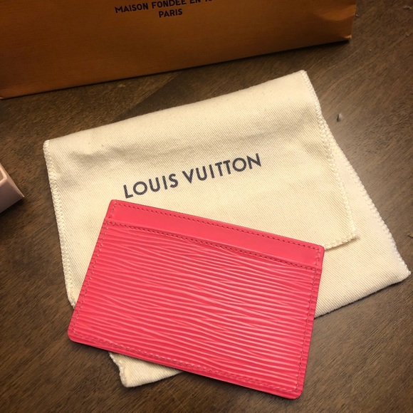 LOUIS VUITTON Epi leather card holder in Dragon Fruit - Picture 4 of 10